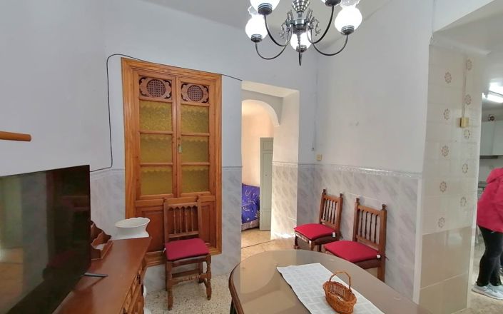 Image No.8-4 Bed House for sale