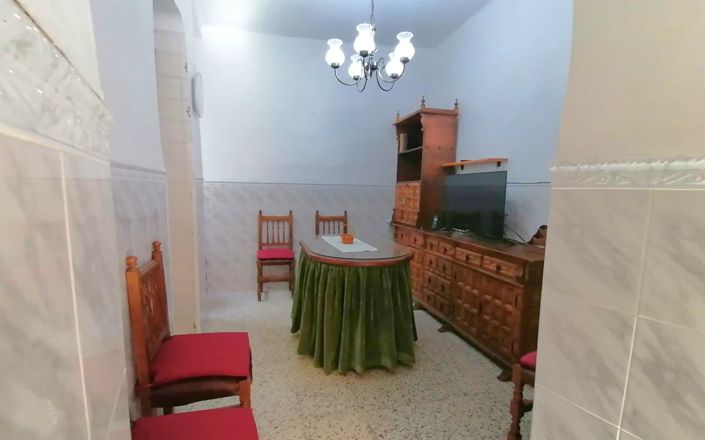 Image No.9-4 Bed House for sale