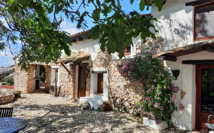 Image No.8-6 Bed House for sale