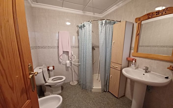 Image No.18-4 Bed House for sale