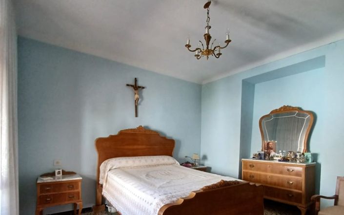 Image No.25-4 Bed House for sale