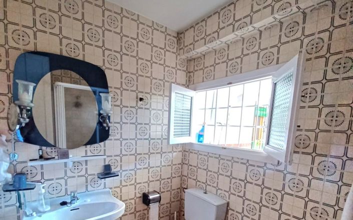 Image No.27-4 Bed House for sale