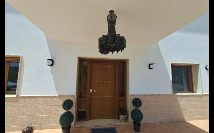 Image No.30-4 Bed House for sale