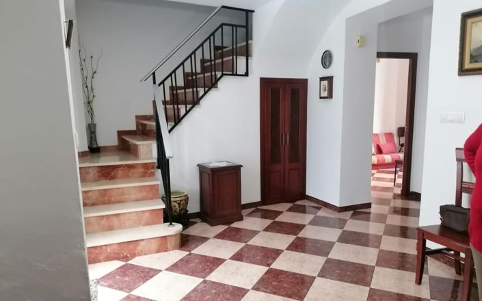 Image No.11-3 Bed House for sale