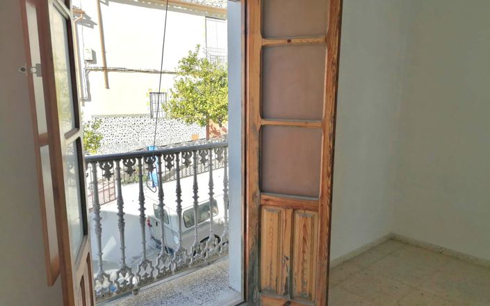 Image No.18-5 Bed House for sale