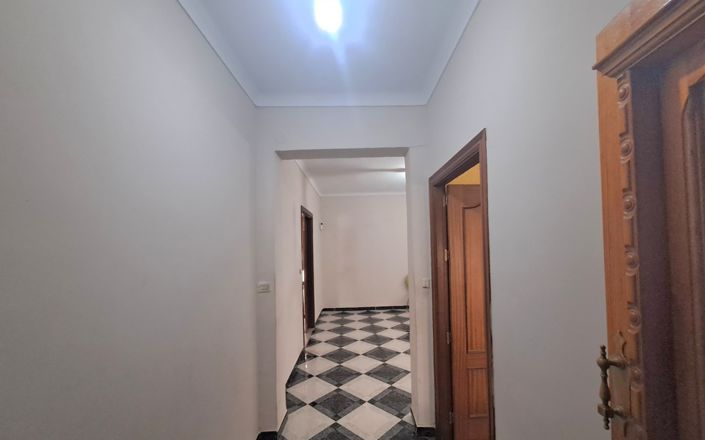 Image No.2-5 Bed House for sale