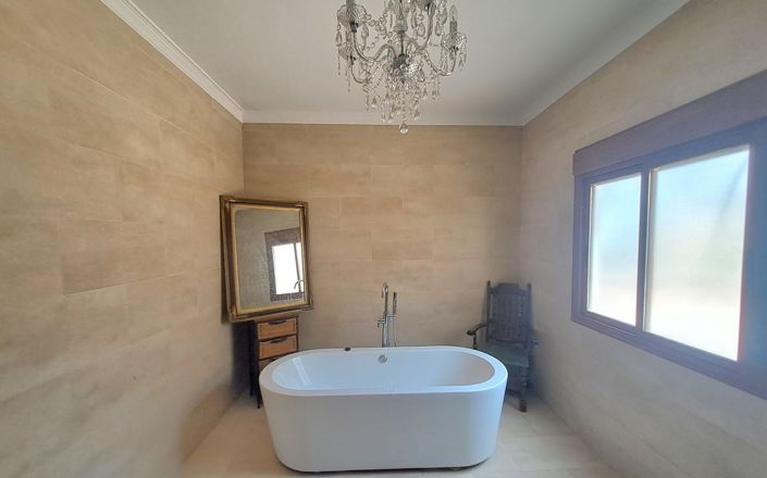 Image No.44-5 Bed House for sale