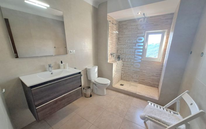 Image No.21-3 Bed House for sale