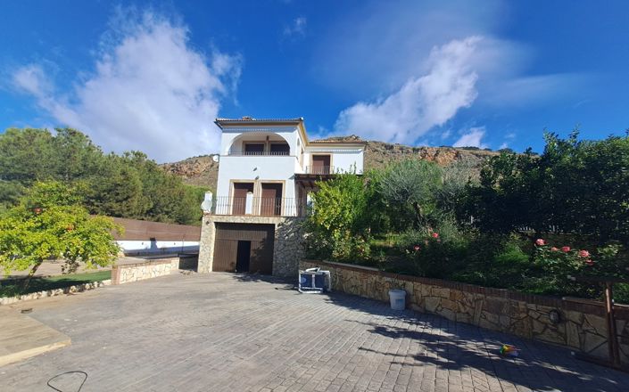 Image No.10-4 Bed House for sale