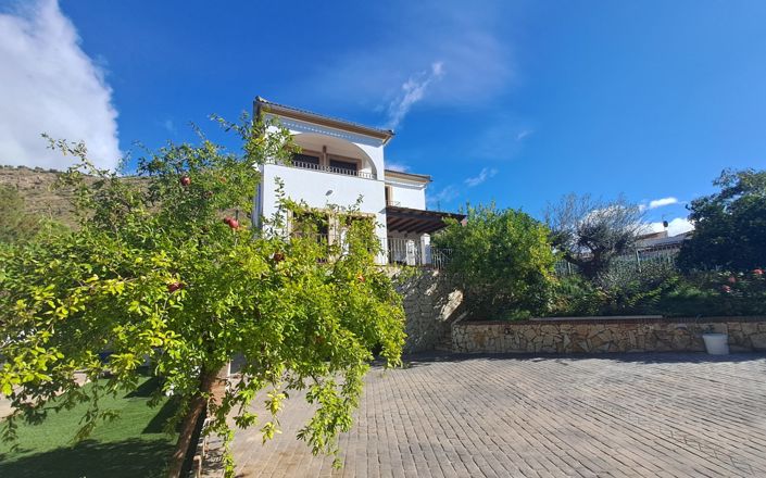 Image No.12-4 Bed House for sale