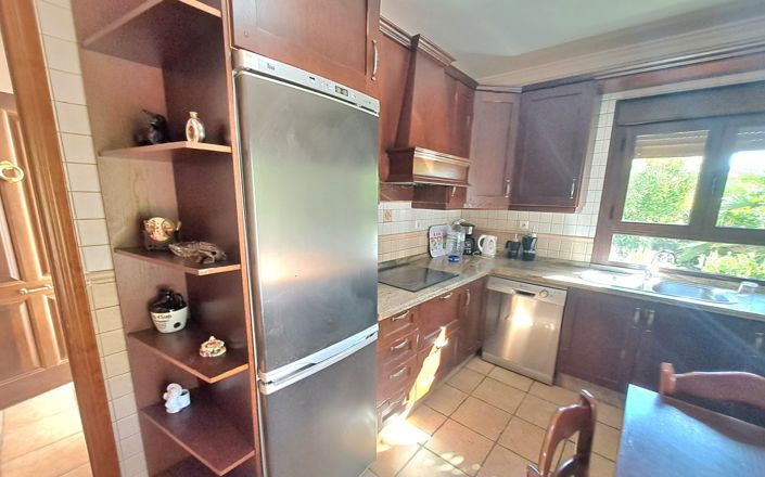 Image No.20-4 Bed House for sale