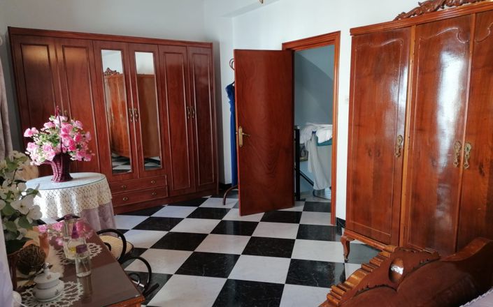 Image No.28-5 Bed House for sale