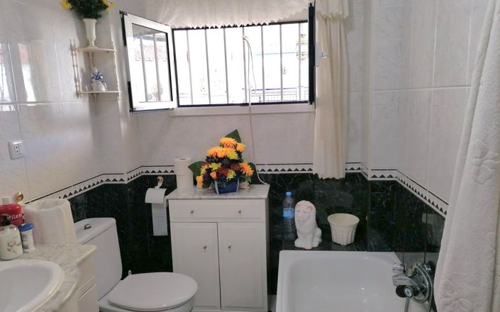 Image No.35-5 Bed House for sale