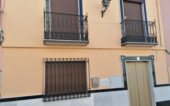 Image No.42-5 Bed House for sale