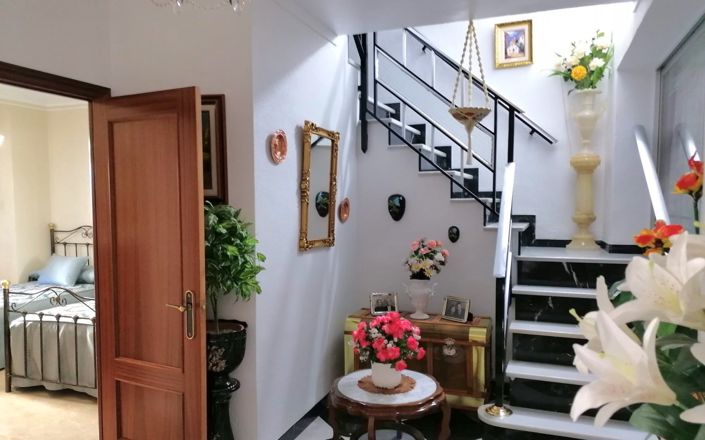 Image No.5-5 Bed House for sale