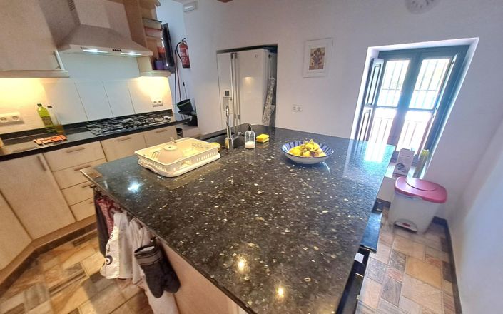 Image No.32-5 Bed House for sale