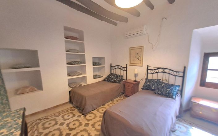 Image No.47-5 Bed House for sale