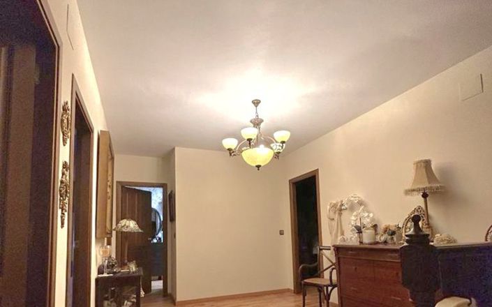 Image No.18-5 Bed House for sale