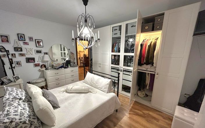 Image No.21-5 Bed House for sale