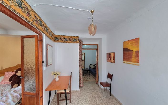 Image No.3-4 Bed House for sale