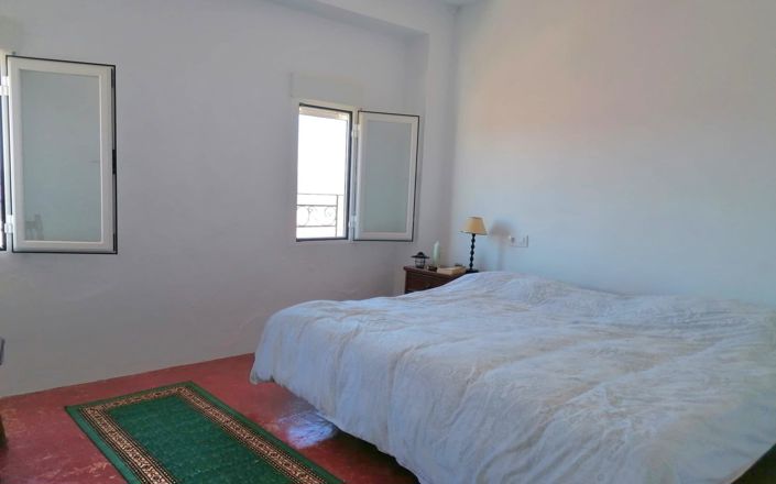 Image No.20-4 Bed House for sale