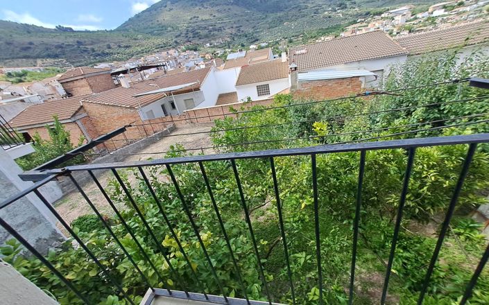 Image No.12-4 Bed House for sale