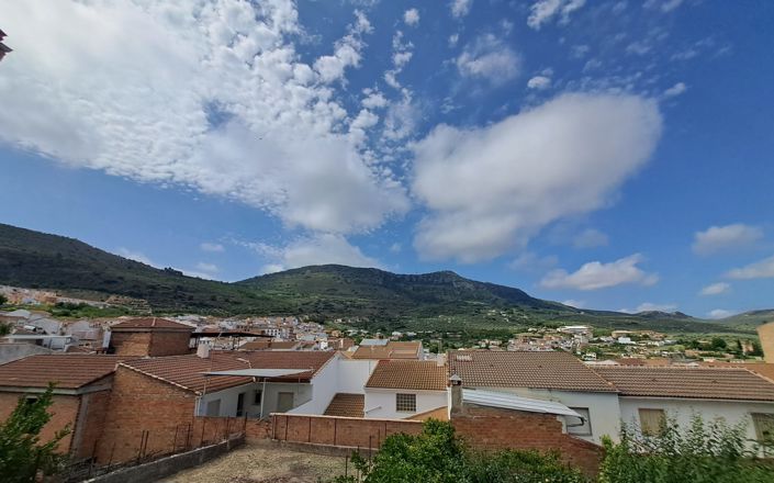 Image No.14-4 Bed House for sale