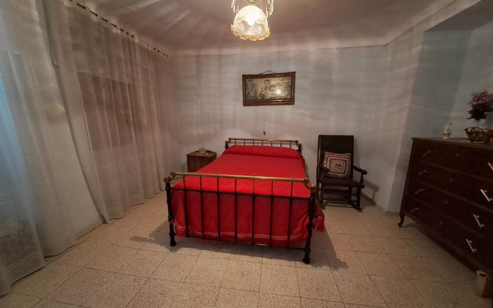 Image No.16-4 Bed House for sale