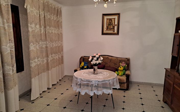 Image No.3-4 Bed House for sale