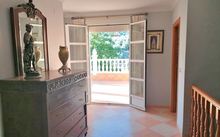 Image No.36-5 Bed House for sale