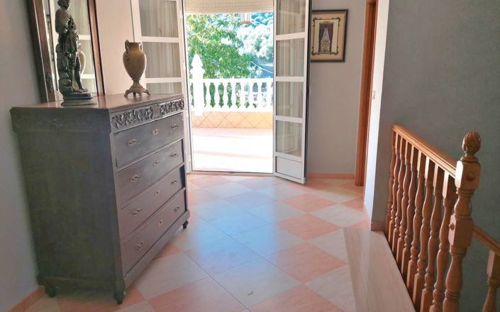 Image No.43-5 Bed House for sale