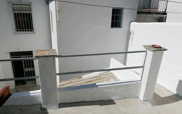 Image No.14-3 Bed House for sale