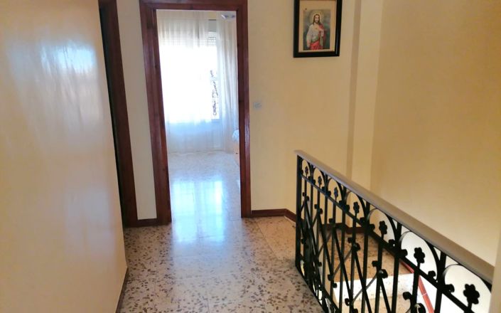 Image No.18-3 Bed House for sale