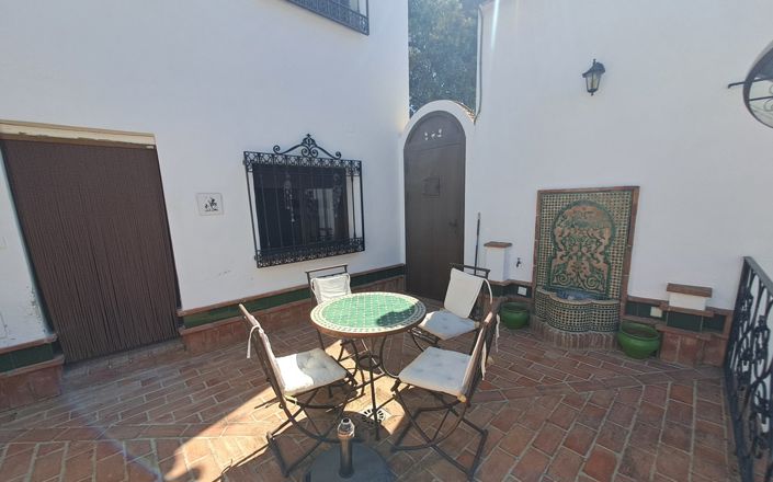 Image No.26-5 Bed House for sale