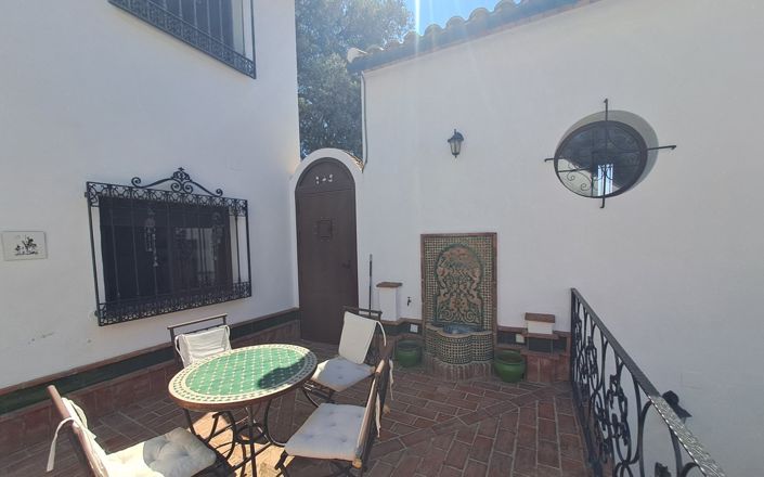 Image No.27-5 Bed House for sale