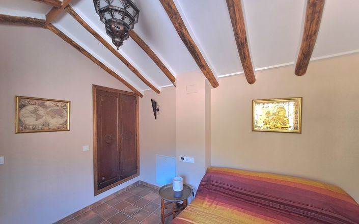 Image No.35-5 Bed House for sale