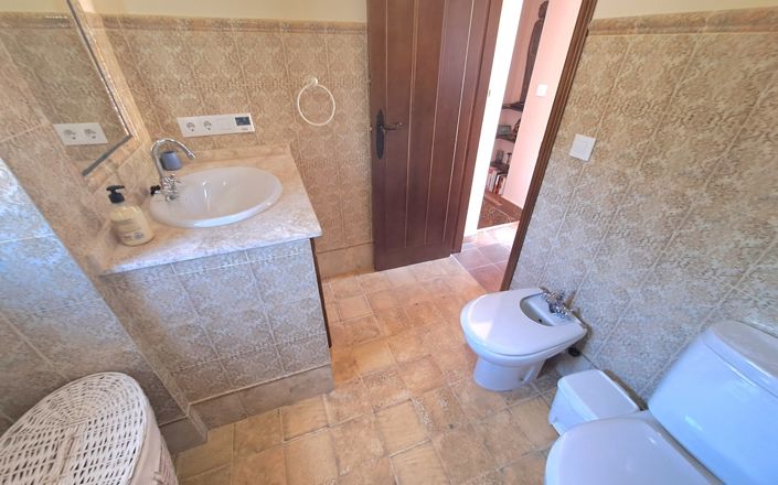 Image No.38-5 Bed House for sale