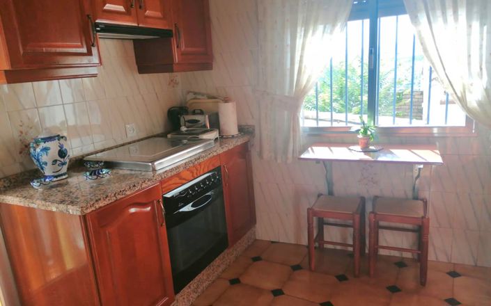 Image No.12-6 Bed House for sale