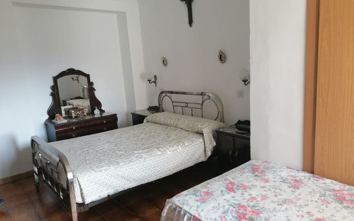 Image No.30-6 Bed House for sale