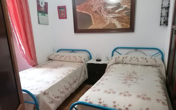 Image No.5-6 Bed House for sale