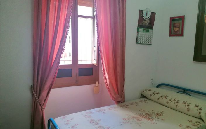 Image No.7-6 Bed House for sale