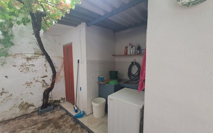 Image No.10-3 Bed House for sale