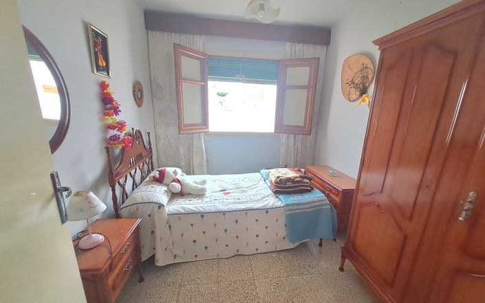 Image No.15-3 Bed House for sale