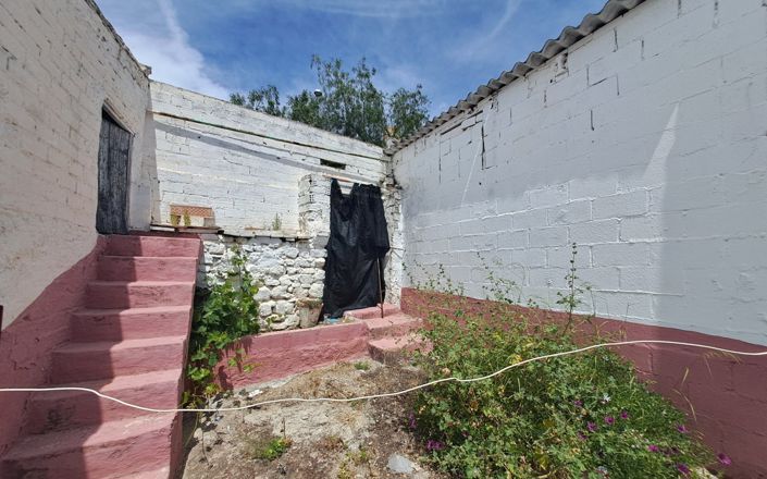 Image No.18-4 Bed House for sale