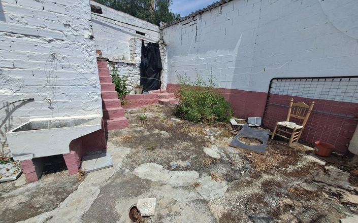 Image No.2-4 Bed House for sale