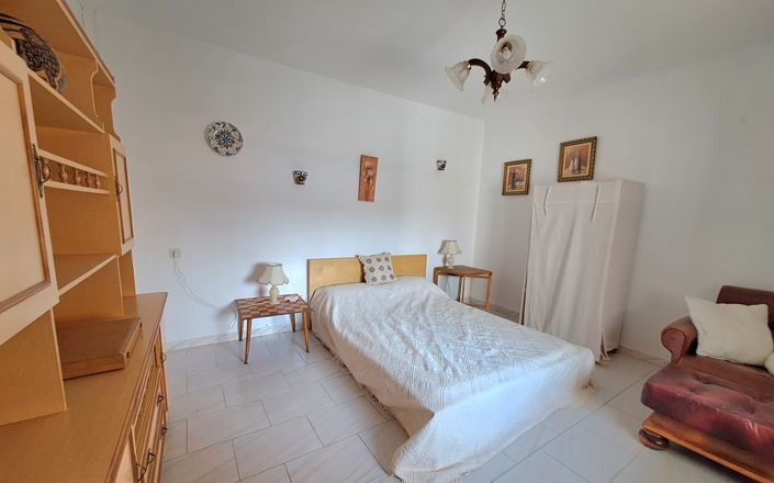 Image No.12-5 Bed House for sale