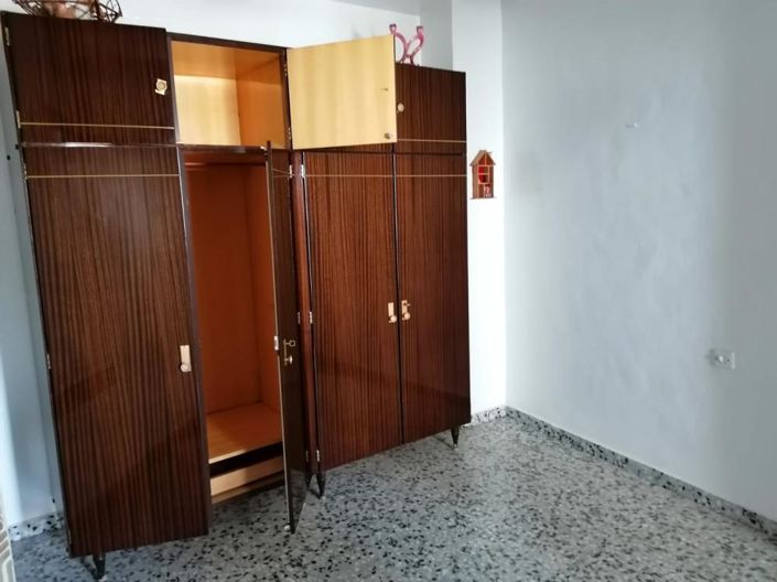 Image No.15-6 Bed House for sale