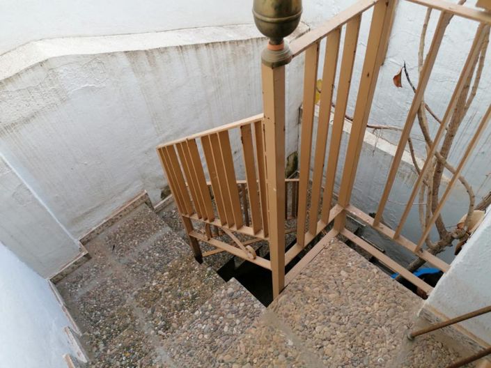 Image No.8-6 Bed House for sale