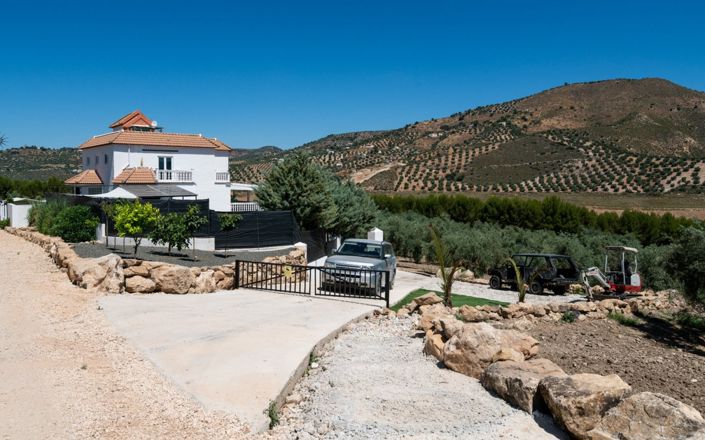 Image No.10-6 Bed House for sale