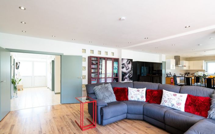 Image No.20-6 Bed House for sale